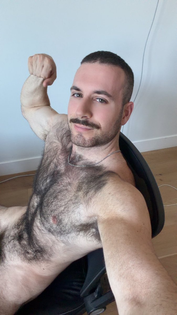 Brookstowss's tweet photo. Am I too hairy? https://t.co/t1OiojlCIt https://t.co/aRdgXMLVLR
