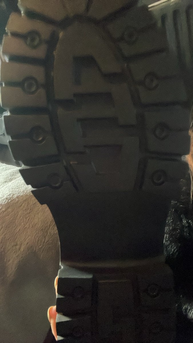 godessavesz's tweet photo. Look at these deep grooves, wouldn’t it be a shame if dirt got stuck in them? https://t.co/zQQsGCA5WZ