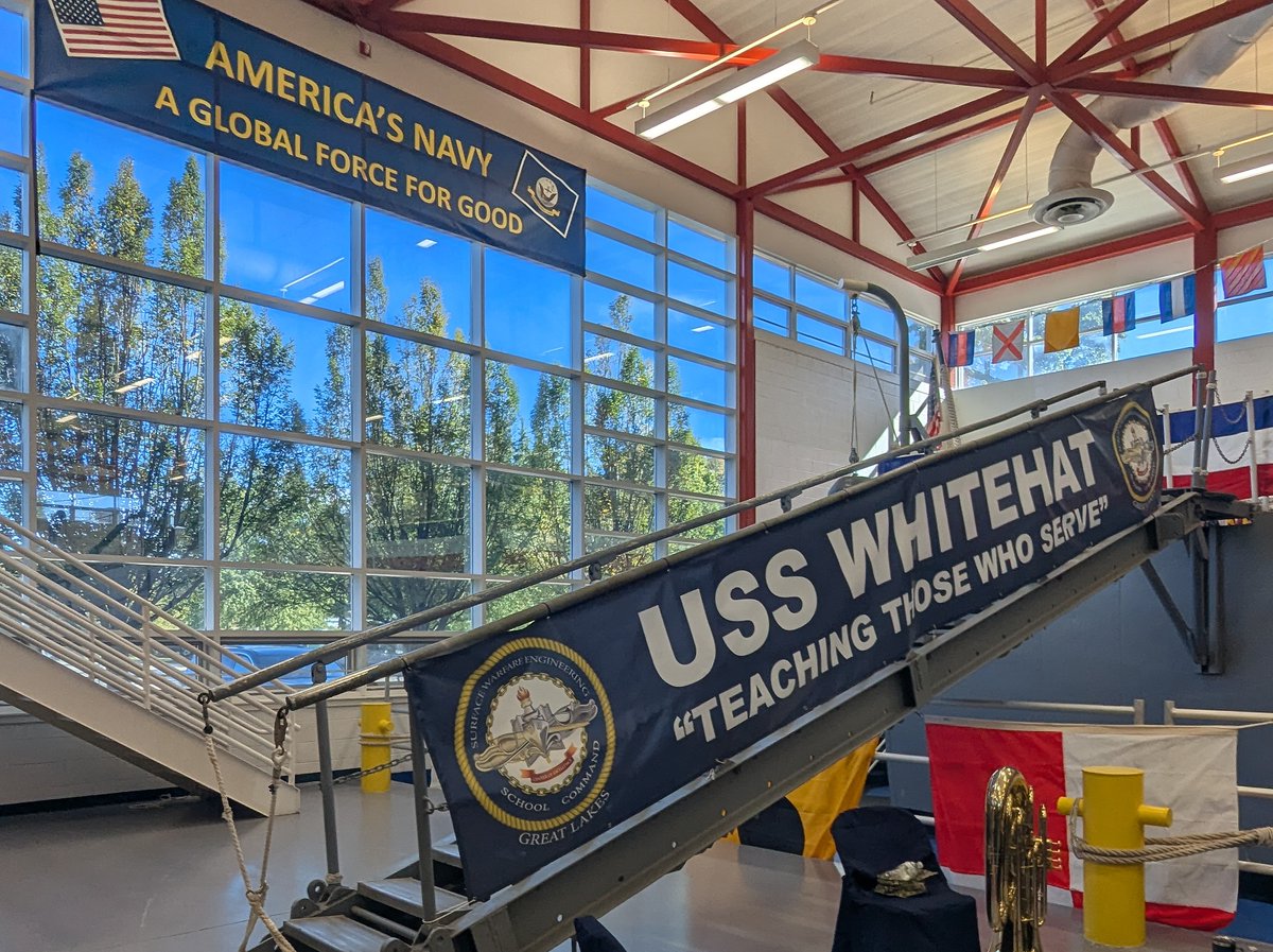 RepBobMorgan's tweet photo. Playing a vital role in preparing the next generation of sailors to serve our nation, I am proud to have the Naval Station Great Lakes in my district, and I am grateful for the thousands of service members and military families who contribute so much to our community. (3/4) https://t.co/JCIJRrkI0w