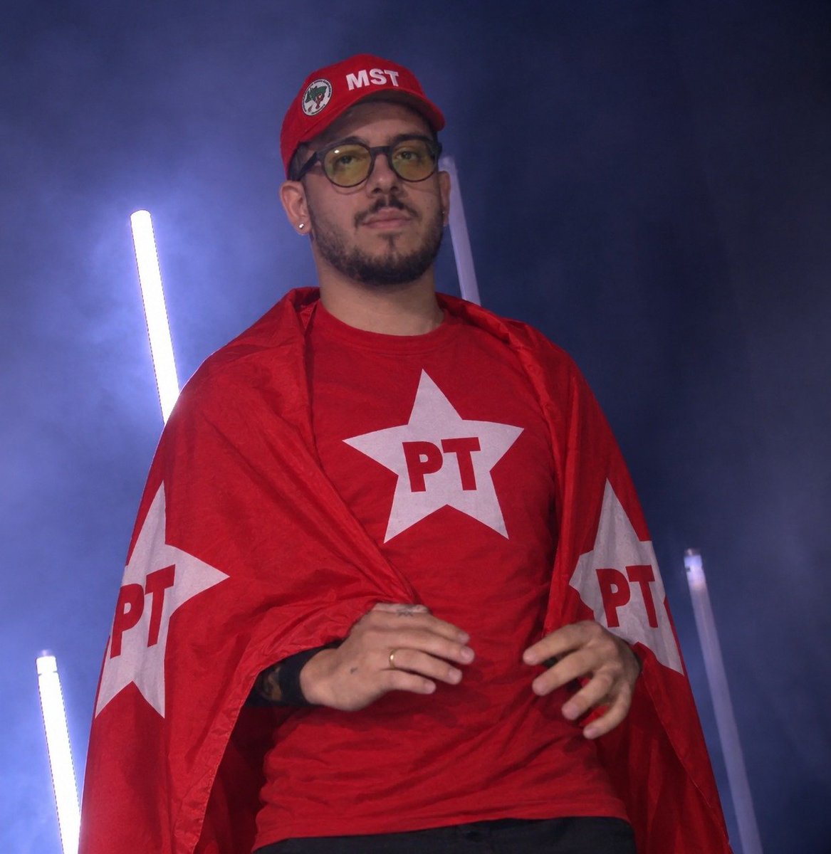 PQPDASILVA_'s tweet photo. 🚨 KSCERATO sobre a dificuldade de jogar contra um time de vermelho:

“Dentro do server, fiquei em dúvida sobre em quem atirar. Do outro lado, eram meus CAMARADAS. No meu time, apenas a FURIA.

Infelizmente, não saímos com a vitória, mas pelo menos eles fizeram 13 duas vezes” https://t.co/J1KYAGSmLD