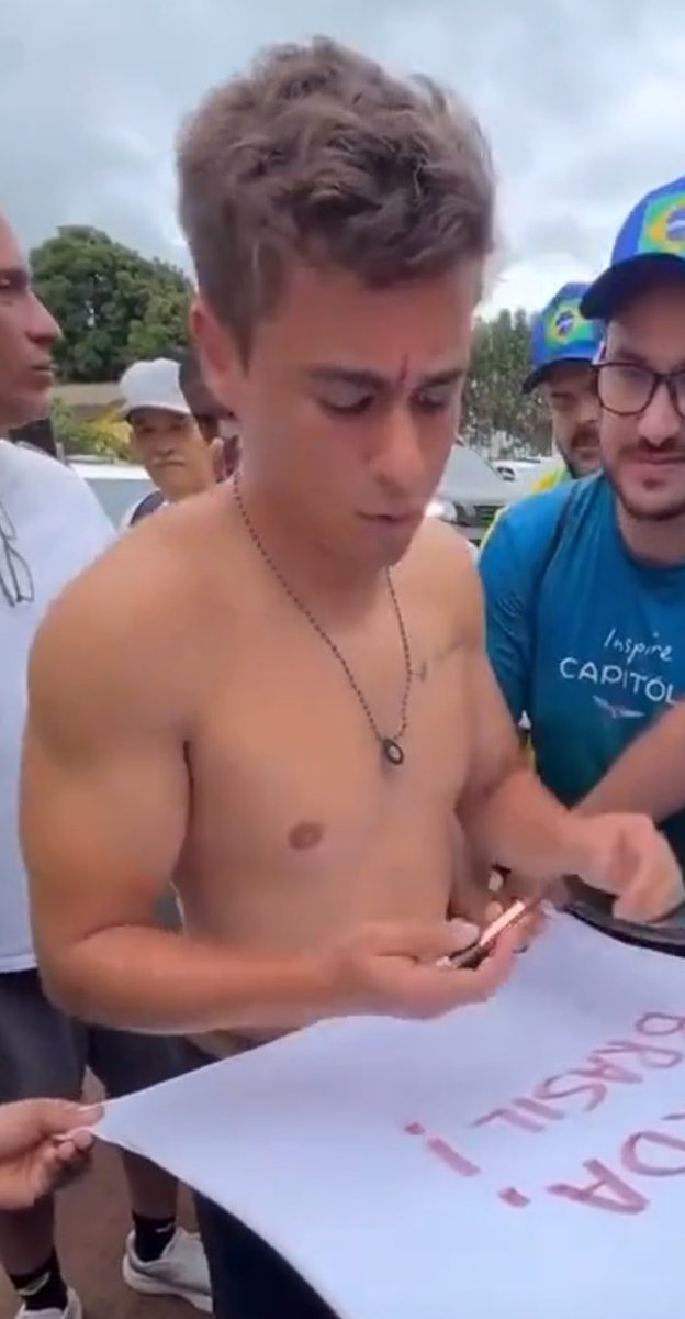 meninocouto_'s tweet photo. ja to burrão dnv mlk pqp viciadão pra krl https://t.co/0jAEOOodlv