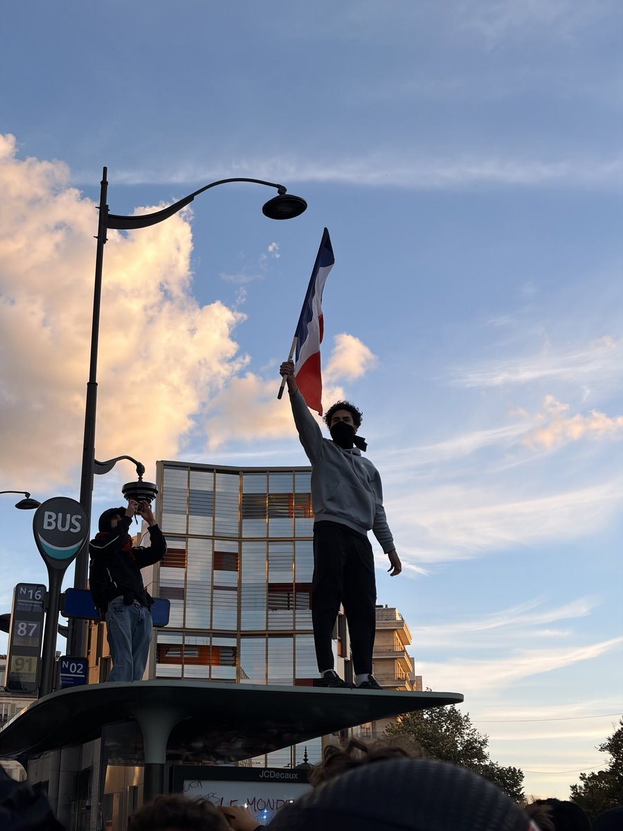 mxrphycstellan's tweet photo. SER JOVEM É SER REVOLUCIONÁRIO PORRA!!!! https://t.co/YoVNA4x3hJ