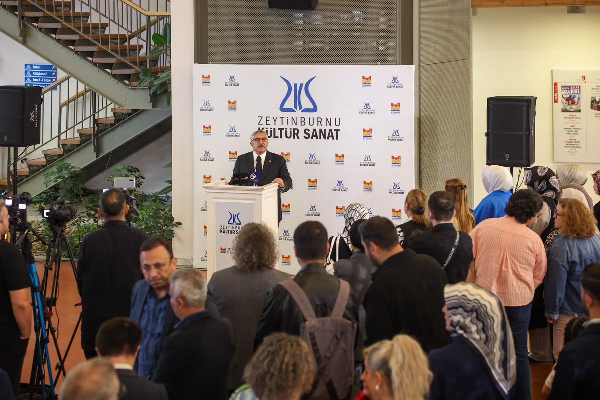 HuseyinYayman's tweet photo. 📍 İstanbul

Zeytinburnu Belediyemizin 2026-2027 Kültür ve Sanat Sezonu Açılış Programı’na katıldık.

Kültür ve sanatın birleştirici gücünü merkeze alan, kültürel hayatımızı zenginleştiren çalışmaları son derece kıymetli buluyor; bu alanda yerel yönetimlerimizle iş birliği içerisinde yürütülecek çalışmaların önemine inanıyoruz.

Nazik ev sahipliği için Zeytinburnu Belediye Başkanımız Sayın Ömer Arısoy’a teşekkür ediyor, yeni kültür ve sanat sezonunun hayırlı olmasını diliyorum.