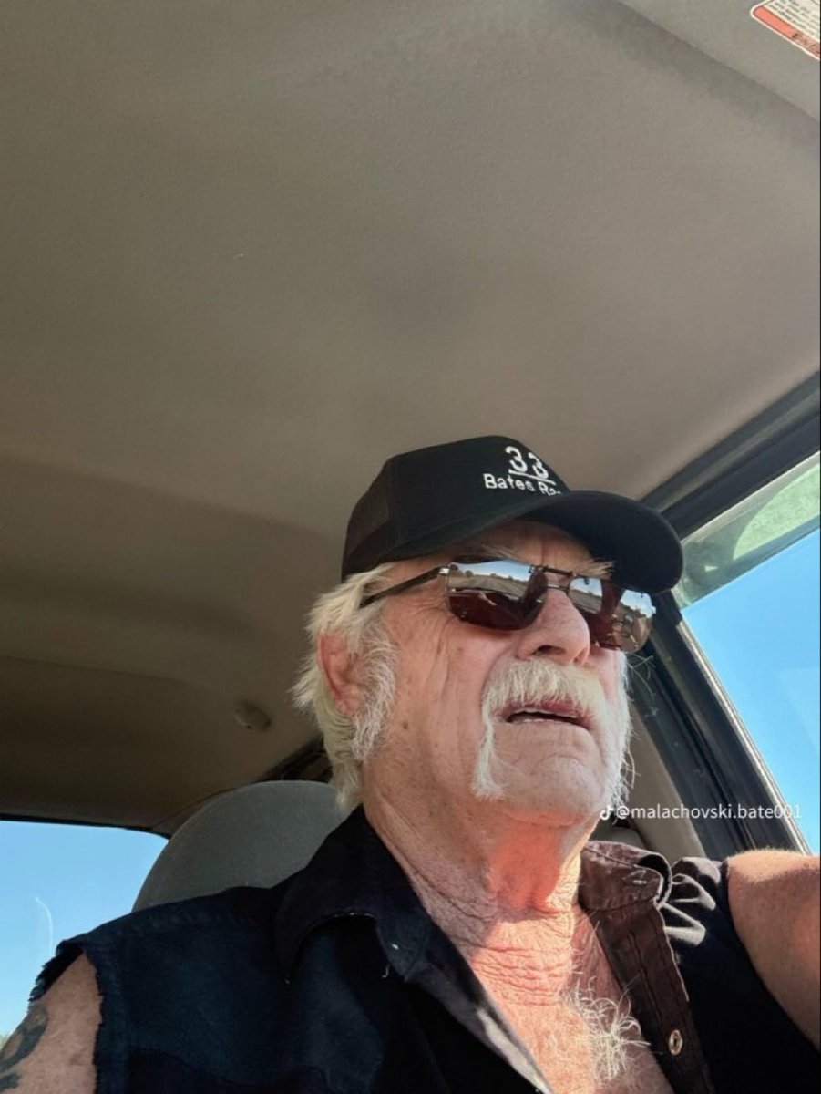 furunou_love's tweet photo. I'm truck driver i need a wife https://t.co/boEYSkWTF1
