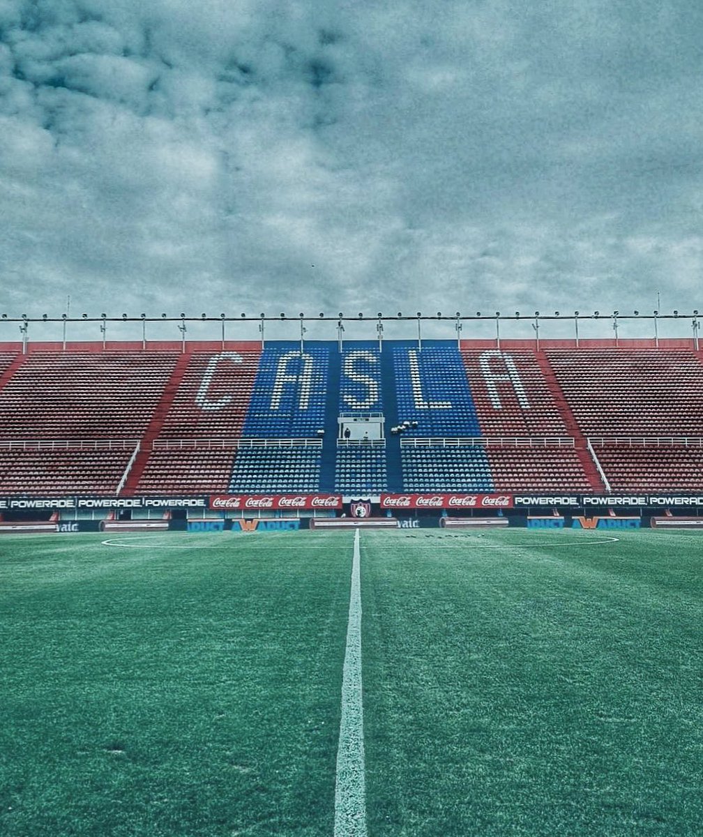 DebateSL's tweet photo. 🚨👀 Los EMPLEADOS de #SanLorenzo AÚN NO COBRARON y NO tienen fecha para el depósito del salario. 

⚠️ Los DIRIGENTES les están OFRECIENDO VALES de $100.000 a los más necesitados.

ℹ️ @lea_alves https://t.co/HBtm4S3zUa