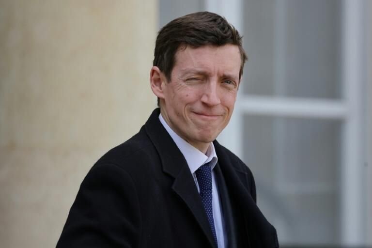 CBall_67250's tweet photo. 3024 enseignants payés sans affectation découverts grâce à un logiciel IA ! À 3800€ brut chargé par mois, cela représente une perte de 11,4 millions d'euros par mois 💸. Et pendant ce temps, on nous répète que l'État est trop endetté ? Gestion RH aberrante de l'#Éducation nationale ! 🛑 @EdouardGeffray @EmmanuelMacron #BlocusUniversités