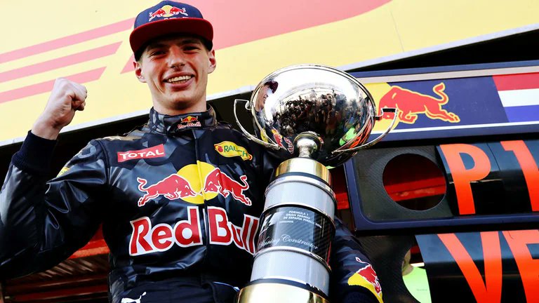 BlogDeEd_08's tweet photo. @Atomic_F1 @elsoho0 @F1Tornello No fue el mismo debut donde gano por 1ra vez?, gracias por la mencion 👋😘 https://t.co/P9wGGPWtTz