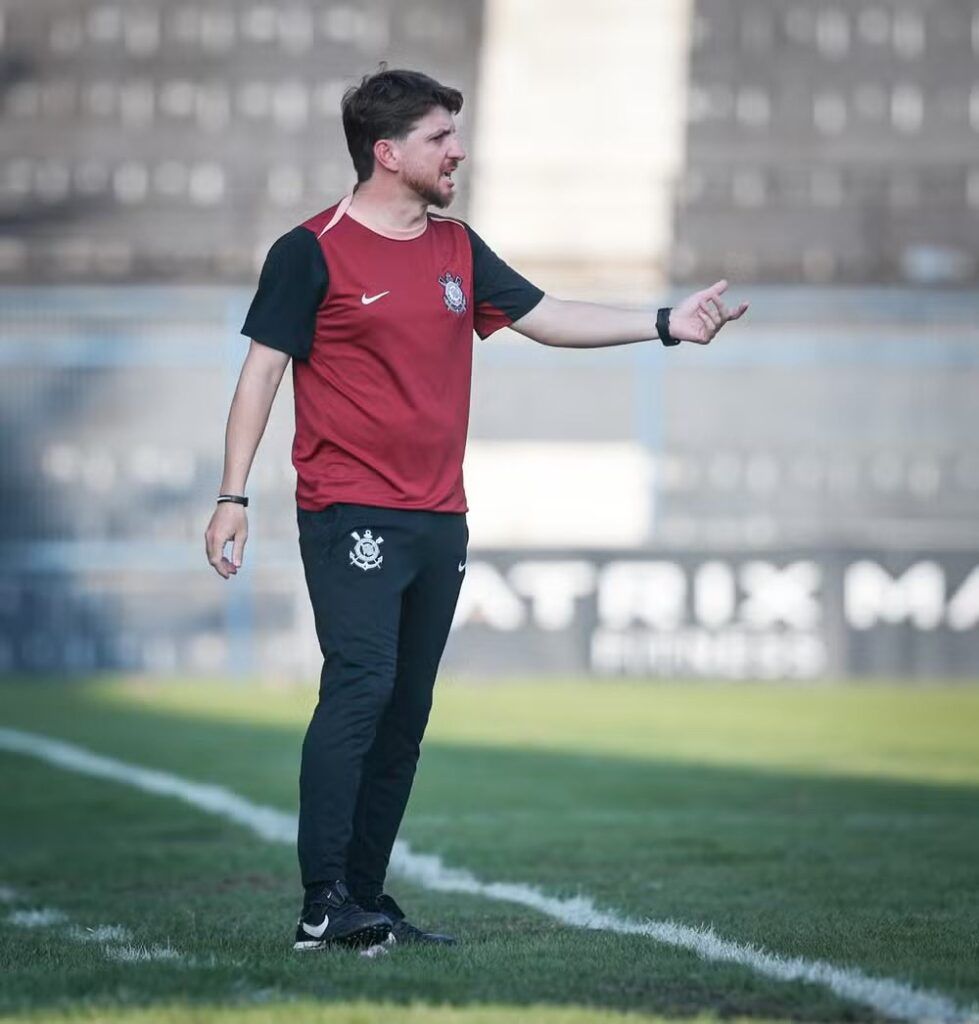 siteSportsJa's tweet photo. Corinthians sondou Carille e Vojvoda para assumir o time na reta final do Brasileirão; interino William Batista comanda o Dérbi contra o Palmeiras neste domingo.

🗞️ @geglobo
📸 Rodrigo Gazzanel/SCCP https://t.co/doimaorrUP