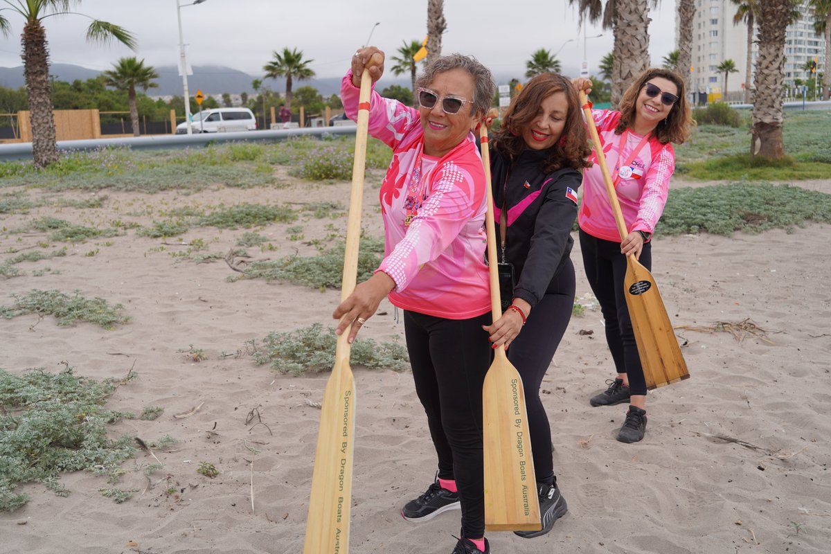 CORECoquimbo's tweet photo. 🌸🚣‍♀️ Ocho mujeres sobrevivientes del cáncer de mama, integrantes de la Fundación Olas de Esperanza, participaron en el Festival Mundial de Remadoras Rosas, realizado en Aix-les-Bains, Francia, junto a más de 4.500 mujeres de 37 países https://t.co/oJB7tC2qPv