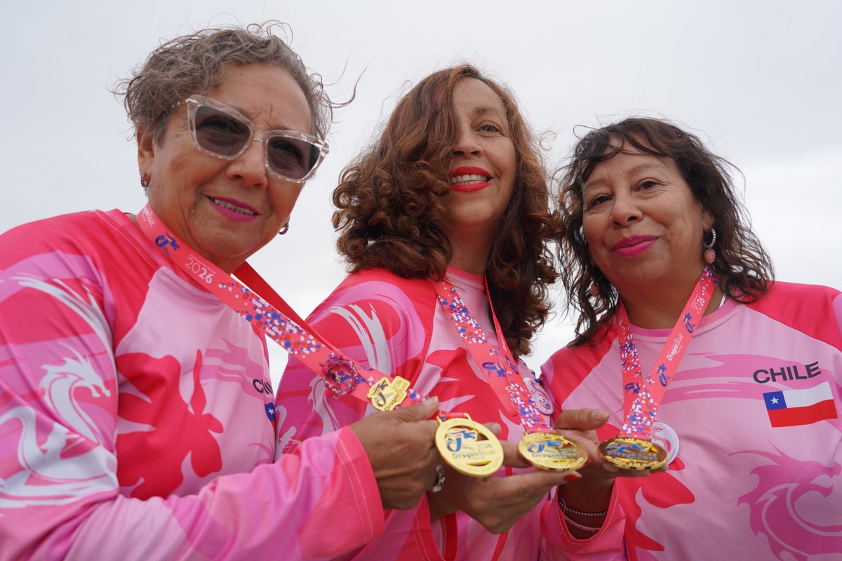 CORECoquimbo's tweet photo. 🌸🚣‍♀️ Ocho mujeres sobrevivientes del cáncer de mama, integrantes de la Fundación Olas de Esperanza, participaron en el Festival Mundial de Remadoras Rosas, realizado en Aix-les-Bains, Francia, junto a más de 4.500 mujeres de 37 países https://t.co/oJB7tC2qPv