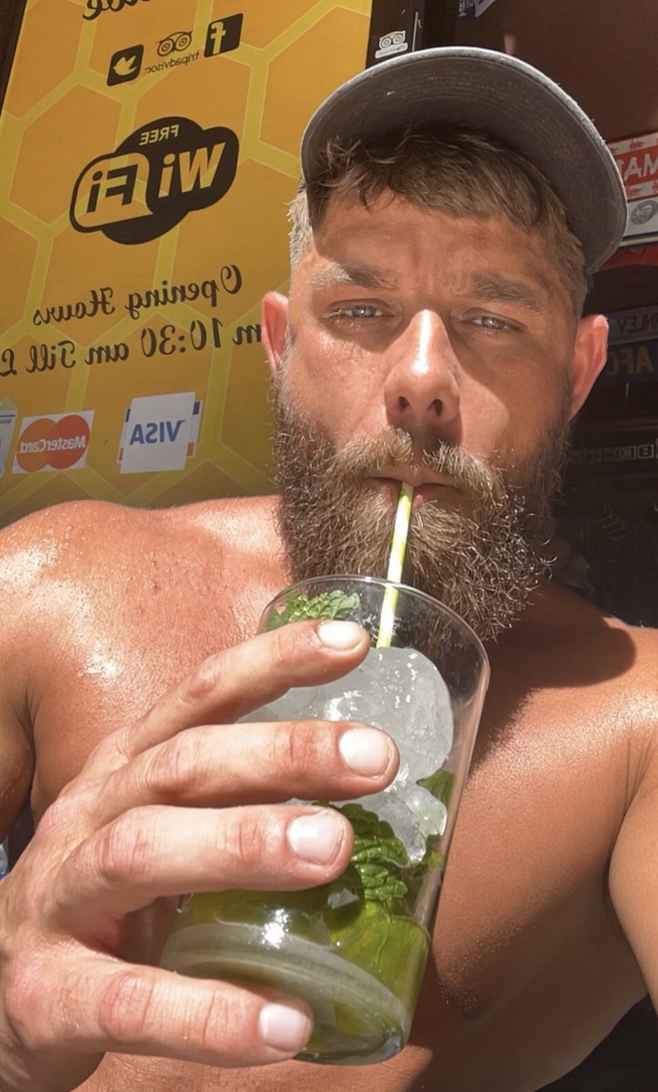 BigMasterJohn's tweet photo. I like my drinks paid for. 🍺
You’re still looking. 🫣

Run along send me some beer tokens and don’t feel special for doing it, I’m here to pick and choose what i want your loitering to grab the card machine and receipt 🧾

#Cashmaster #Findom #AlphaCashmaster #PayPig #MuscleDom https://t.co/VauVNzyT1y
