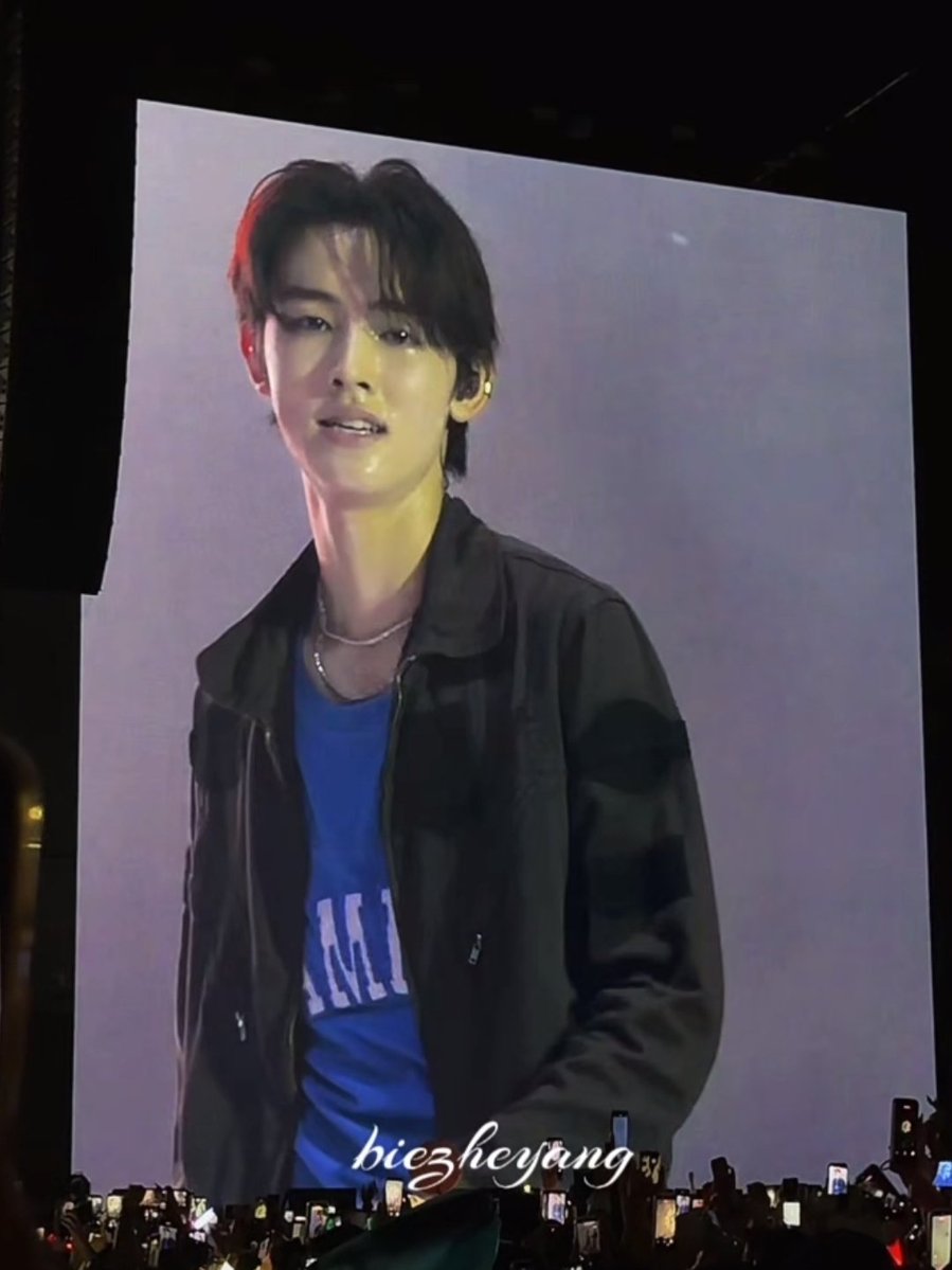 seanvrs's tweet photo. seonghyeon on the big screen 🫶 https://t.co/uEmR6OhBR4