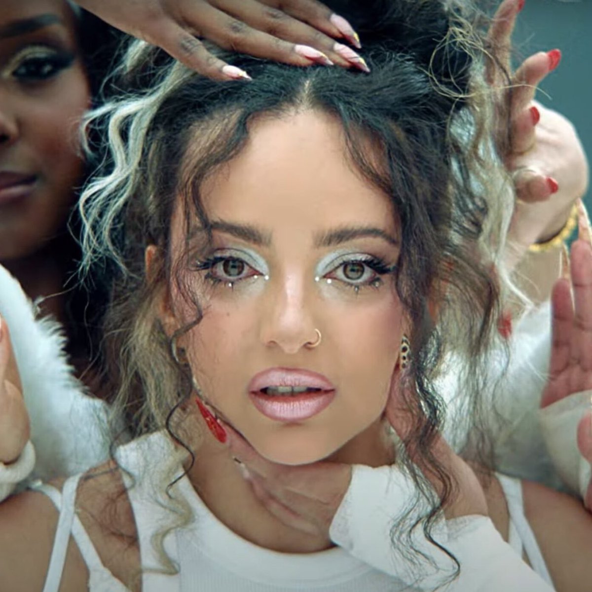 PopCrave's tweet photo. “Angel Of My Dreams” by JADE has been certified Platinum in the UK. https://t.co/vhtzuy0DgU