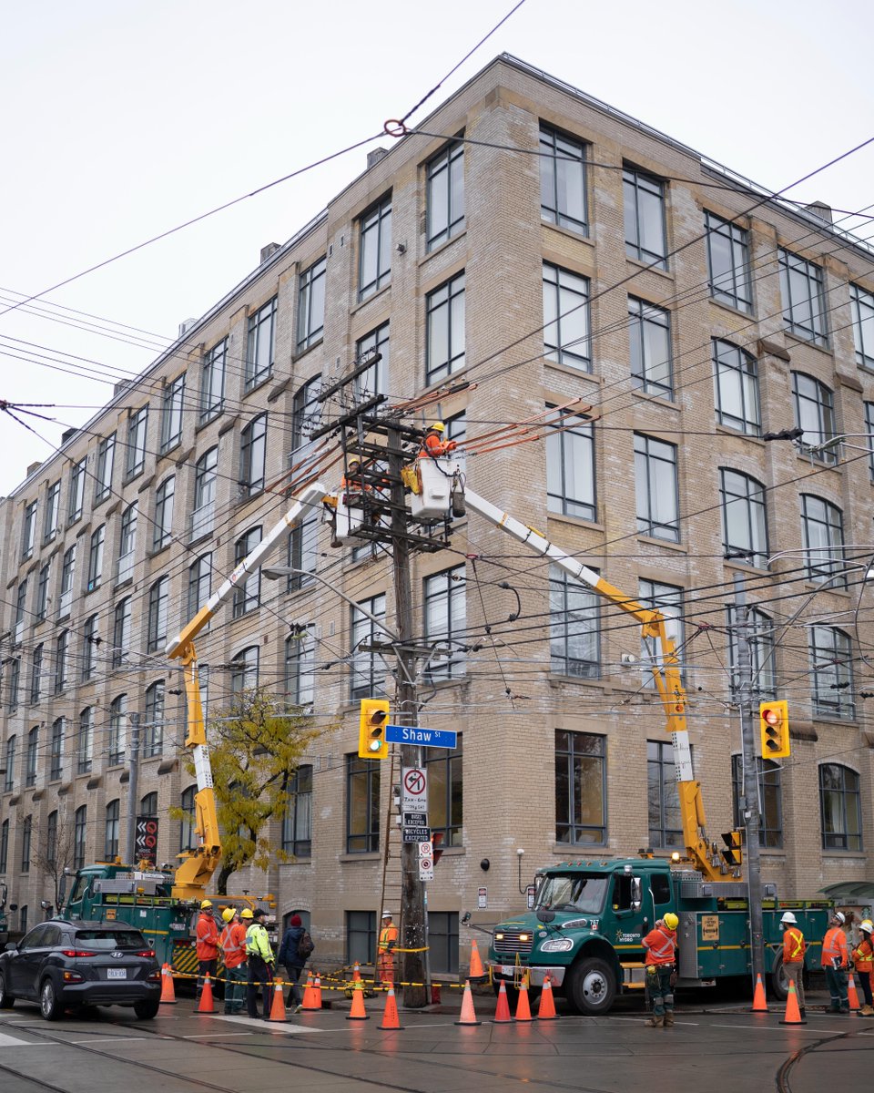 TorontoHydro's tweet photo. 🍁 This Thanksgiving, we’re thankful for the city we call home.  We’re proud to help power Toronto and your Thanksgiving. ❤️ 

Happy Thanksgiving, Toronto!  

⚡ Reminder: off-peak rates are in effect on Oct. 12 for Time-of-Use (TOU) and Ultra-Low Overnight (ULO) customers. 💡 https://t.co/FMI3Ck40gz