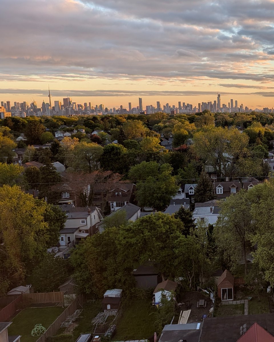 TorontoHydro's tweet photo. 🍁 This Thanksgiving, we’re thankful for the city we call home.  We’re proud to help power Toronto and your Thanksgiving. ❤️ 

Happy Thanksgiving, Toronto!  

⚡ Reminder: off-peak rates are in effect on Oct. 12 for Time-of-Use (TOU) and Ultra-Low Overnight (ULO) customers. 💡 https://t.co/FMI3Ck40gz