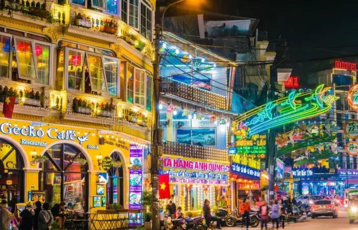 PLANET_R_PIXEL's tweet photo. Sapa isn’t just for trekking. After sunset, explore the night market, savor salmon hotpot and BBQ, enjoy ethnic dance shows, relax at a rooftop café, or gather around a homestay bonfire under the stars. https://t.co/27RoMLFJbO