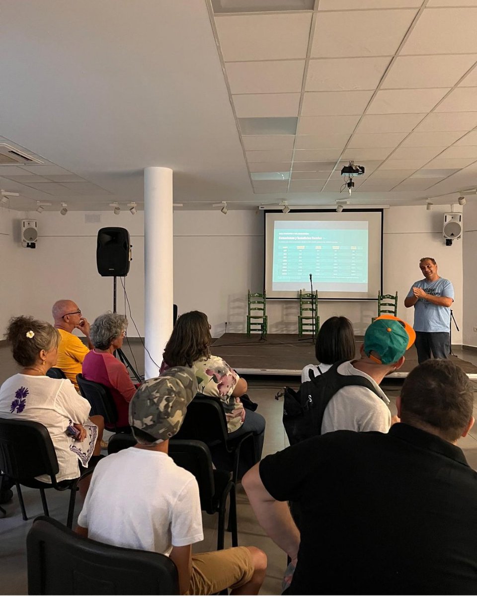 aytoalozaina's tweet photo. 📢🌱 Jornada de Tierras de Algarbia esta tarde en Alozaina 🌾✨
El Aula de Cultura acogió este encuentro abierto de protección y regeneración de nuestro entorno natural 🏛️🤝.
¡Nuestros vecinos descubrieron cómo cuidar nuestra tierra! 🫂🐝
#Alozaina https://t.co/xFqImYejyR