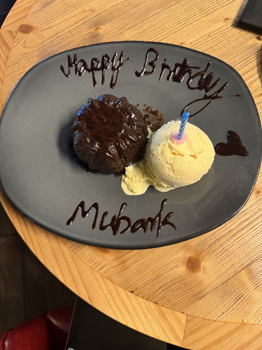 brakshrbak's tweet photo. thanks @Applebees ❤️ https://t.co/wCBM7FV0W5