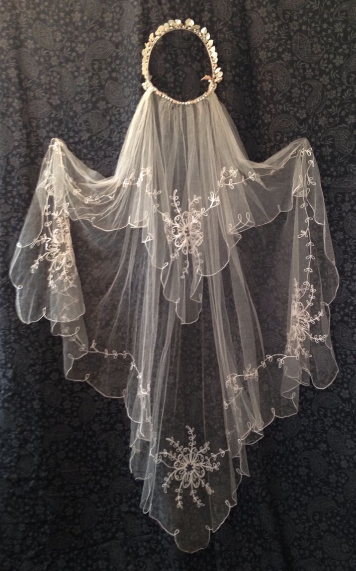pmamtraveller's tweet photo. Vintage veils have a timeless elegance that modern styles just can't match. https://t.co/QaeSOuJz1u