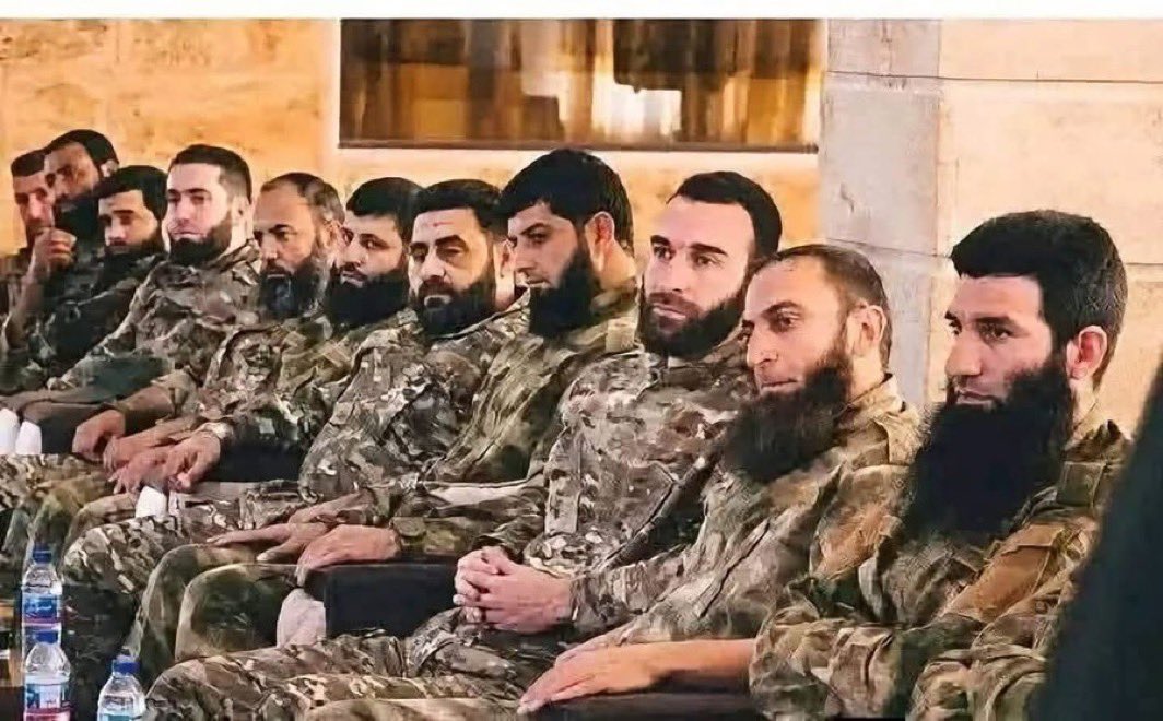 suoad_q's tweet photo. قاذورات بني أمية في سوريا 

عادي روحوا جربوا حظكم باليمن 
اذا اسيادكم بالرياض ياكلون يومياً ضربات من الاسد اليمني 
انتم الارانب شنو راح تسوون اكثر !! https://t.co/TPwgAZg8GU