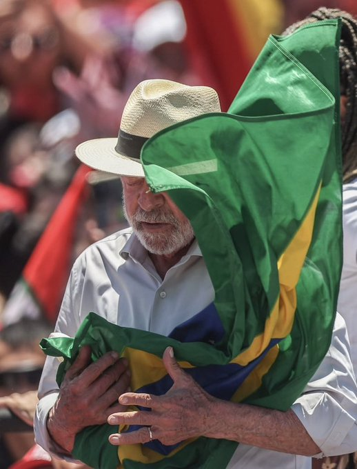 soberania_ja's tweet photo. Lula, o verdadeiro Patriota!
Lula, o maior Estadista!

LULA VAMOS VIRAR⭐️
#LulaContraBarbárie❤️ https://t.co/BI7Z9zd9aI