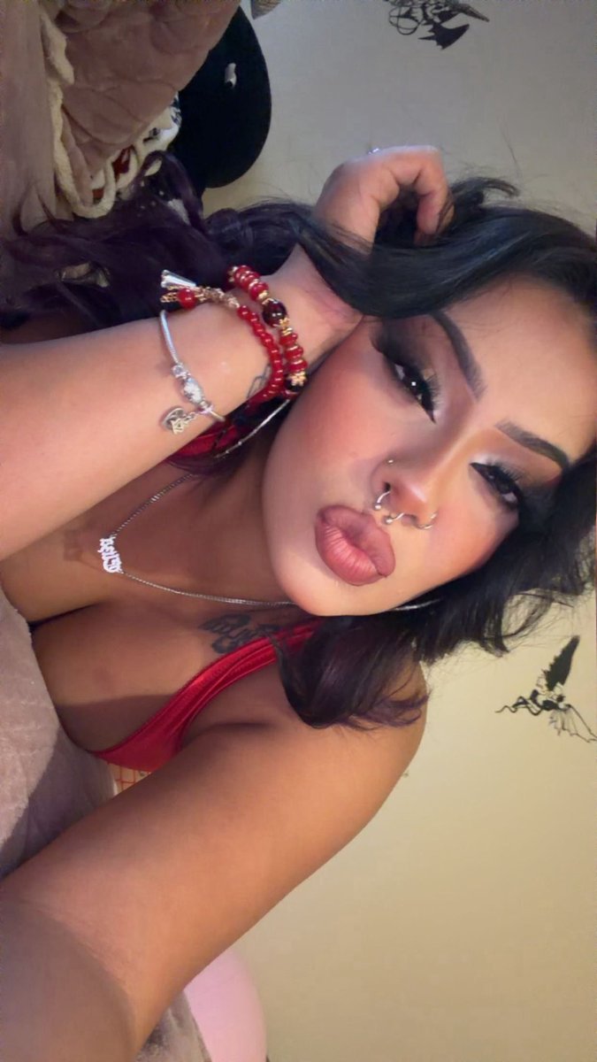 x_chinitax's tweet photo. Sexy in red 👅 #sexy https://t.co/ye5xyxje55