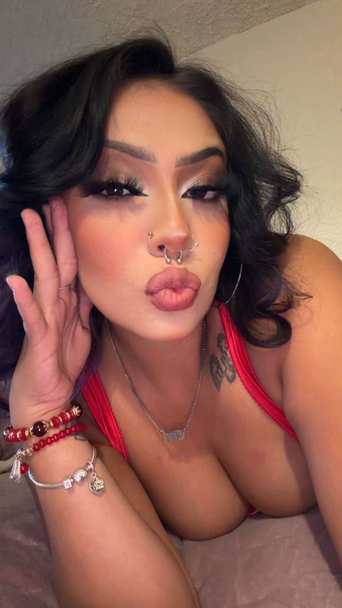 x_chinitax's tweet photo. Sexy in red 👅 #sexy https://t.co/ye5xyxje55
