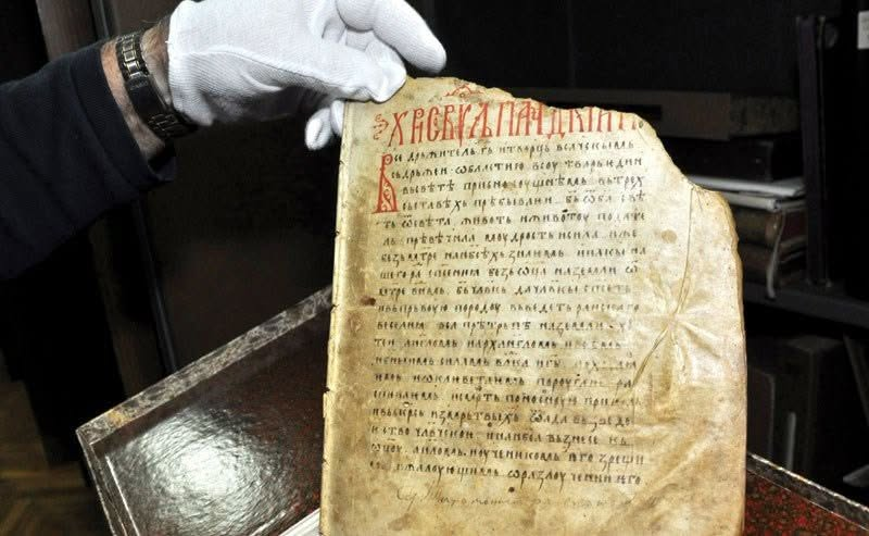 Duki07202's tweet photo. Украдена историја Срба
ТОВАРИ ЗА РУСИЈУ
РУСИЈА чува велики број српских рукописа, укључујући и најстарији - Савину књигу из 10. века, која носи име по преписивачу, попу Сави. Руски монаси, или припадници чувене тајне службе "црне канцеларије" који су се представљали као калуђери https://t.co/XPGY9KRoZH