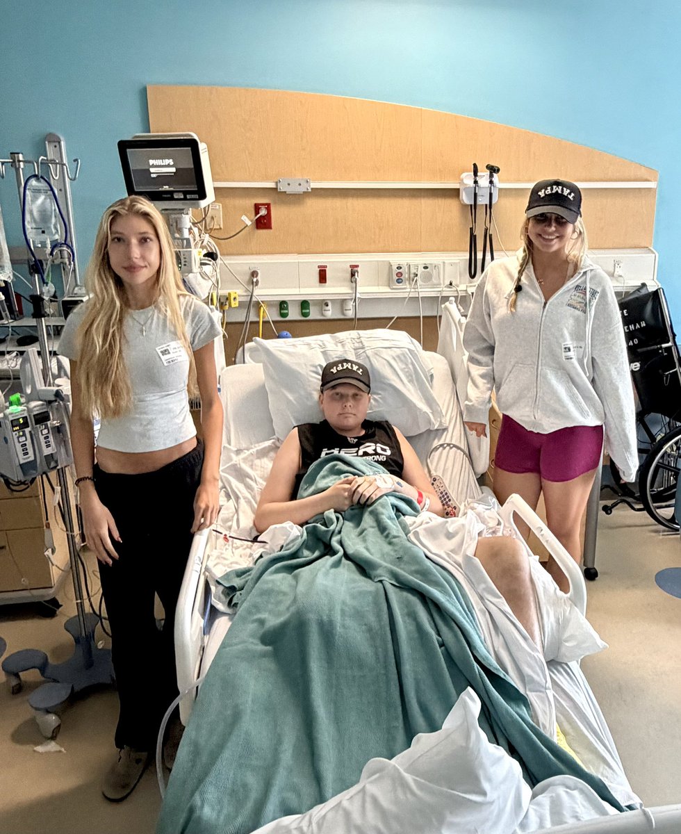 Qb1Tyler's tweet photo. Appreciate my sisters visiting from college 🙏 https://t.co/E0kpCQxdDk