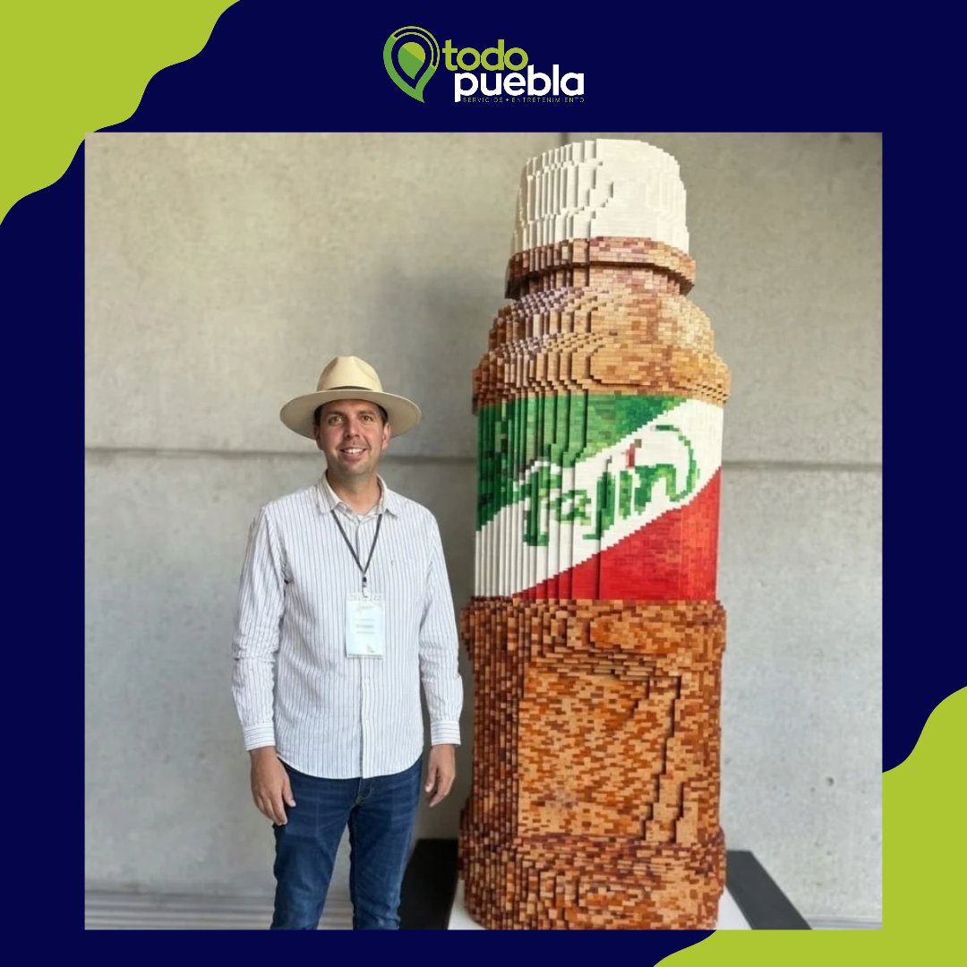 TodoPuebla's tweet photo. 🌶️🧱 ¡Tajín en versión gigante! Una botella de 3 metros construida con piezas de LEGO sorprende en Tala, Jalisco. La escultura celebra los 40 años de la marca y permanecerá en su planta. 🤯 #Tajín #Jalisco #TodoPuebla https://t.co/6xD9z7nA5l