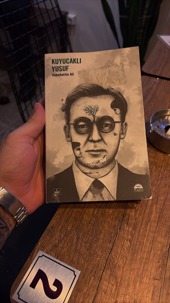 memethugrl's tweet photo. ben finans kitabına devam ediyorum
oeyusuf muazzezi bilerek vurup o evi yakacaktın https://t.co/hkiGEFjqBX