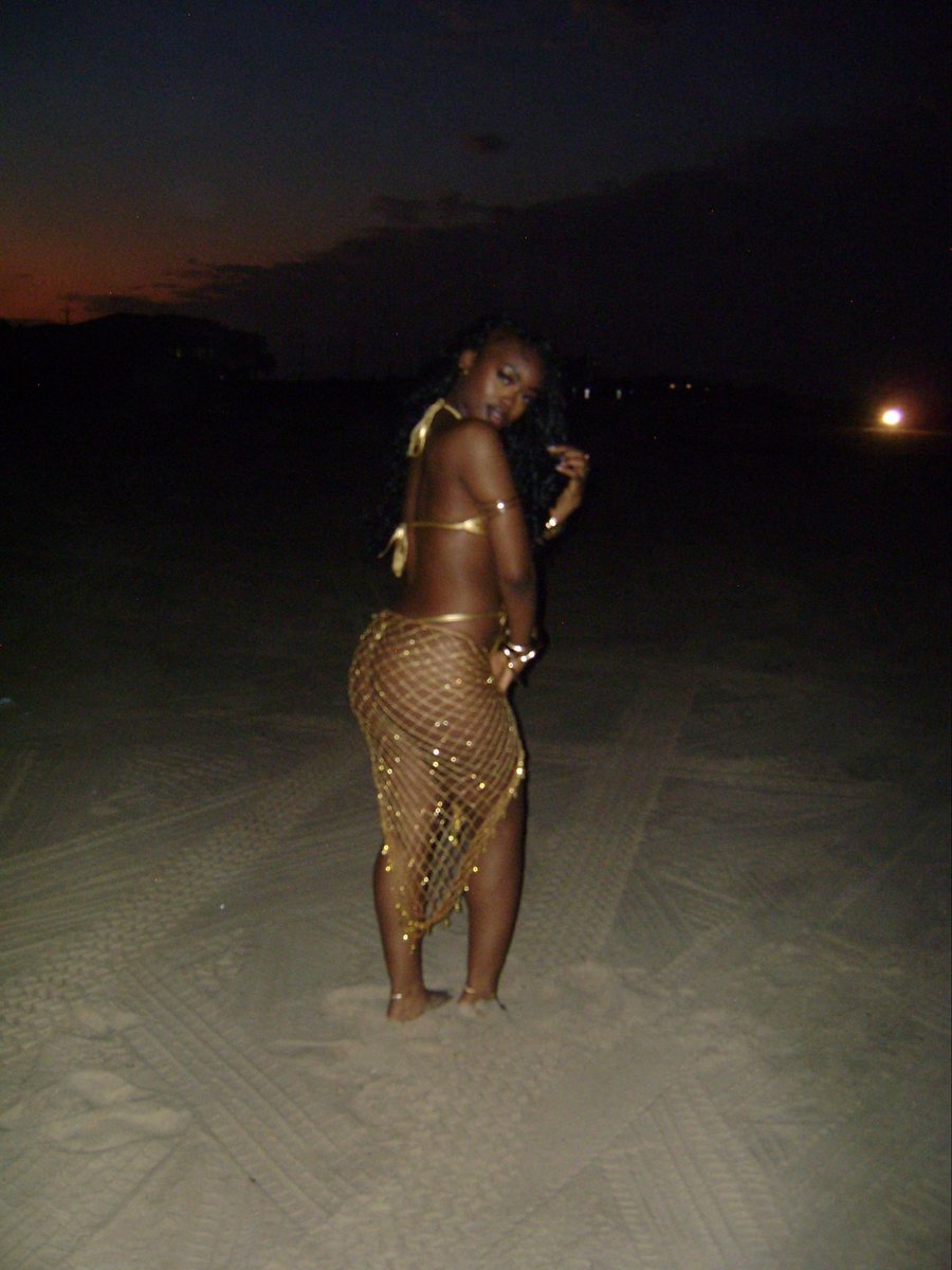 luvfatima_'s tweet photo. still dreaming of my star day at the beach ✨🧜🏾‍♀️ https://t.co/hhcGX2NSRP
