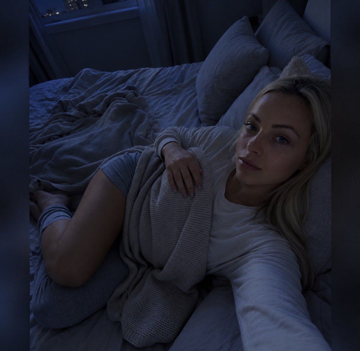 LivMorganTB_'s tweet photo. Late nights, soft blankets, messy hair and a little peace away from the world 🌙✨ Sometimes all you need is a cosy bed, a quiet mind and a moment to yourself. Sweet dreams, everyone 🤍🖤 #NightVibes #Goodnight https://t.co/Ksb0ttVMAn