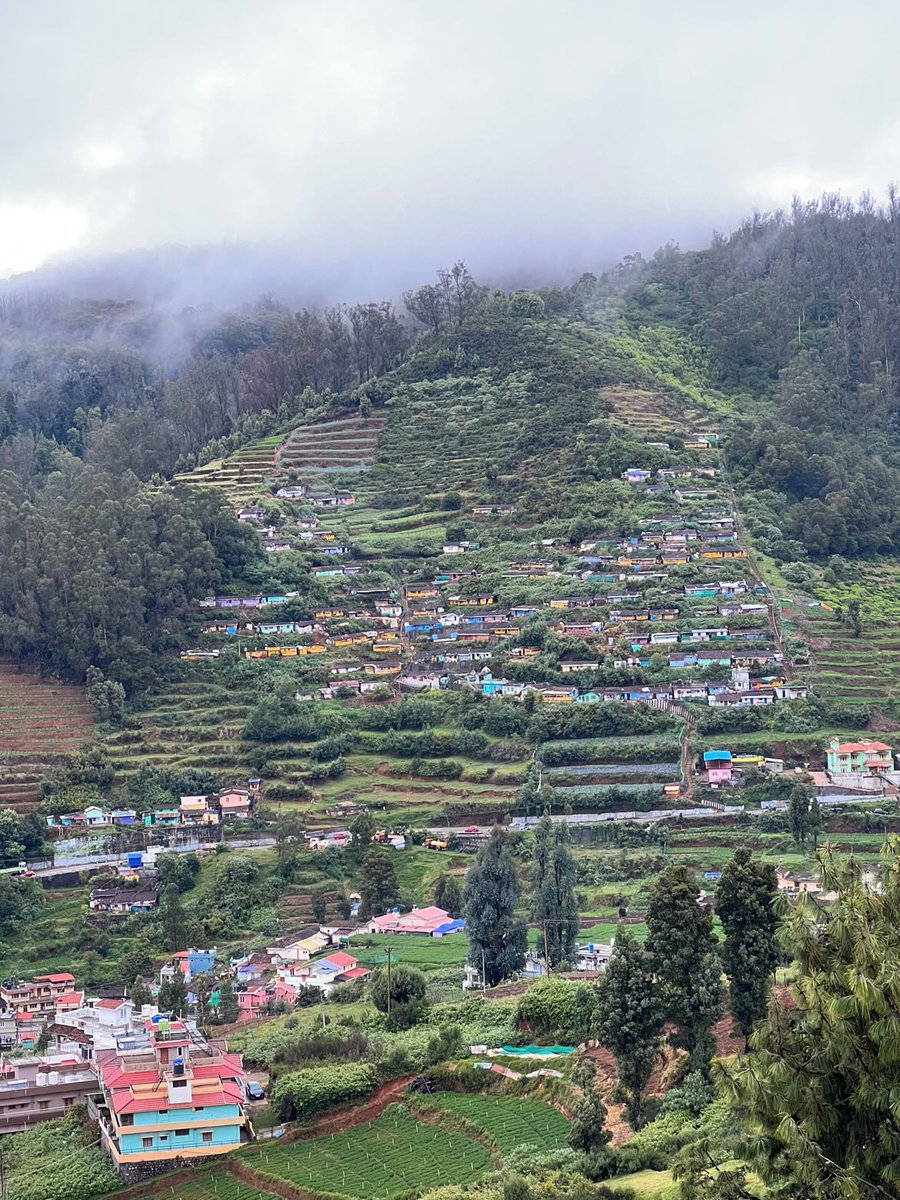 jphantom20's tweet photo. Magnificent views from the toy train. In my own wonderland, taking it all in. Forever obsessed with waterfalls, clouds, and blooming where I’m planted. https://t.co/6iyTva7CzU