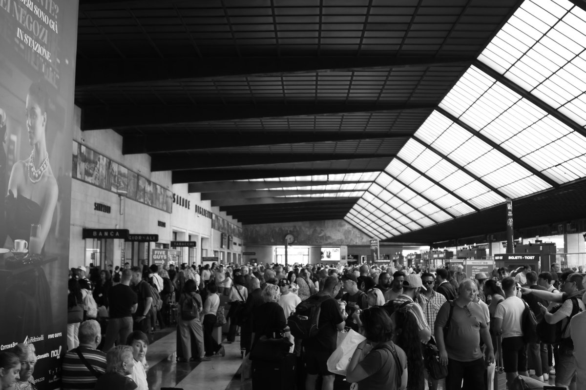 cara_comp's tweet photo. Florence station, captured in timeless black and white. https://t.co/1rZQLiDSi5