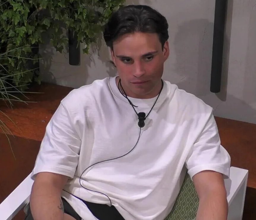 sara_piton's tweet photo. Il momento più bello fino ad ora é quando é stato nominato Varsi 😂😍 #gfvip https://t.co/EinsvQmz0x