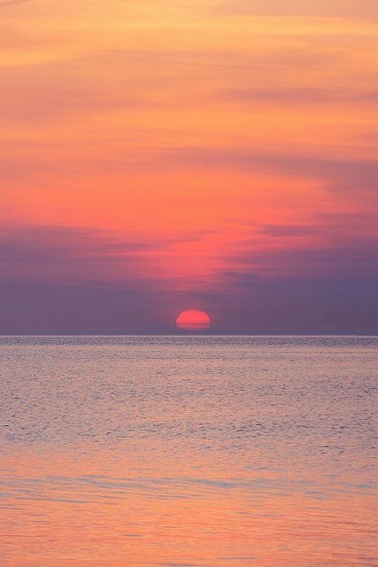 Shornice's tweet photo. 土曜の朝6時っていうのに眠れなかったから、起きちゃった。深夜の独特の時間の流れがやけにリアルに感じる。 https://t.co/Rd6lXuF8H0