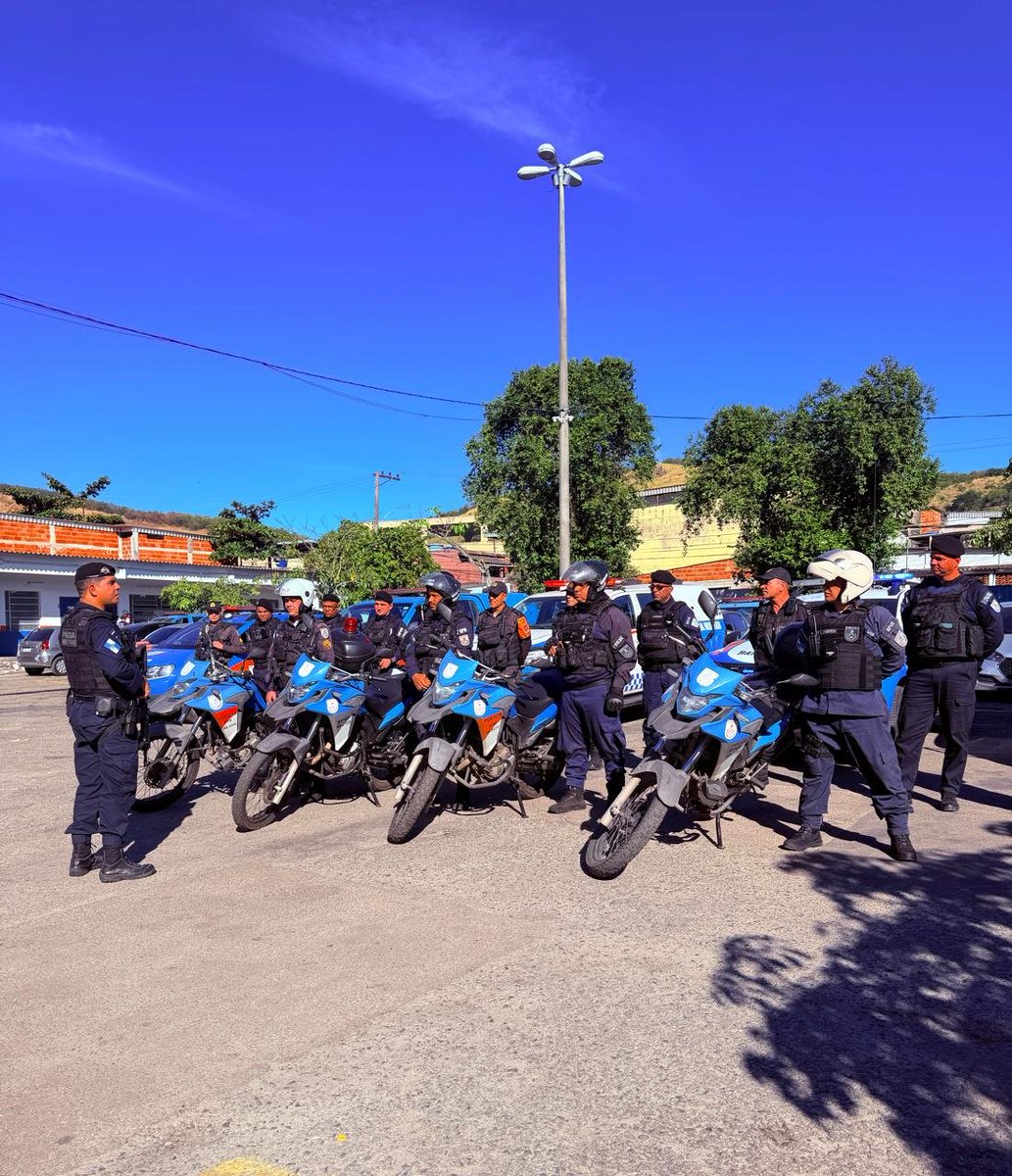 PMERJ's tweet photo. O reforço inclui policiamento na orla, nas principais vias expressas e rodovias, além de pontos de grande circulação, como a Rodoviária do Rio, os aeroportos e o Píer Mauá. #RECOM, #RPMont, #BPVE, #BPTur, #BAC, #BPRv e #GAM atuarão em apoio às unidades operacionais. https://t.co/0KKwlHKhIC