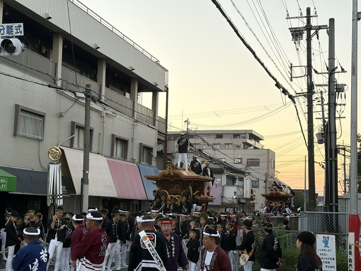 Do_demoee4's tweet photo. 泉大津だんじり祭り
曽根・助松地区
曳き出し
森町

今年もショパンの前でゆっくり見させていただいてます🤤 https://t.co/o9AgzreELT