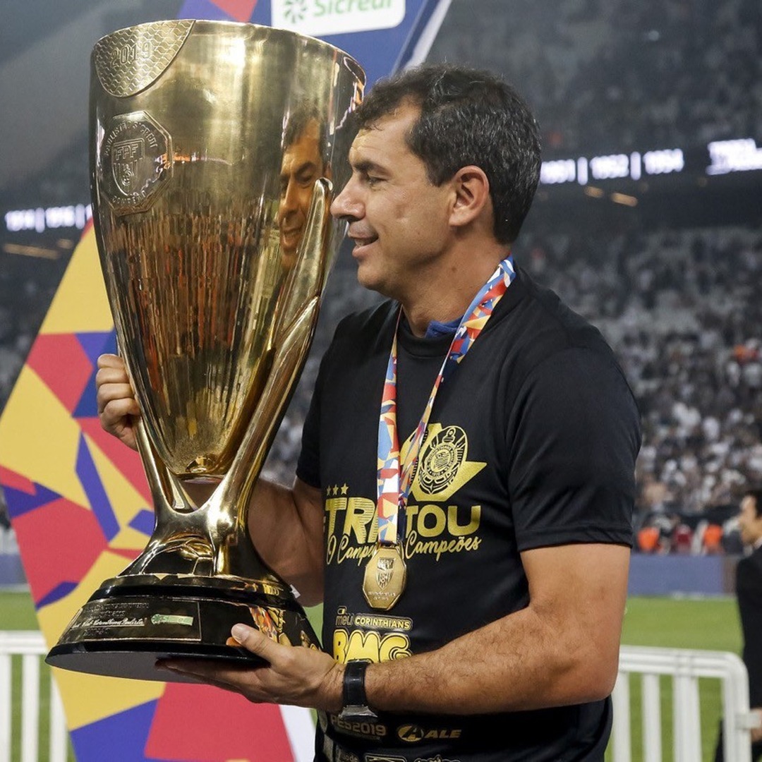 _sccpnews's tweet photo. 🚨 | O Stabile negocia a contratação do técnico Fábio Carille. A investida ocorre após o profissional receber recusas de Sylvinho, Ramón e Zubeldía.
📰 | Ge globo
📸 | Crédito não informado https://t.co/j6PTrEW5pF