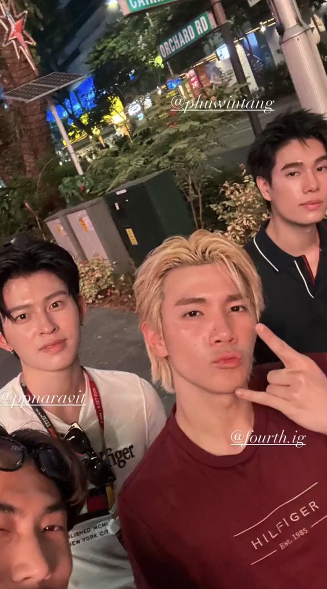 ppw0102's tweet photo. ตัวติดกันทั้งทริปเลย แล้วยืนแบบให้น้องอยู่ตรงกลางทุกรูปเลย ปอนด์ภูวินช่วยกันเลี้ยงน้องโฟ้ด 🤏🏻 https://t.co/YpYvY2CB7c