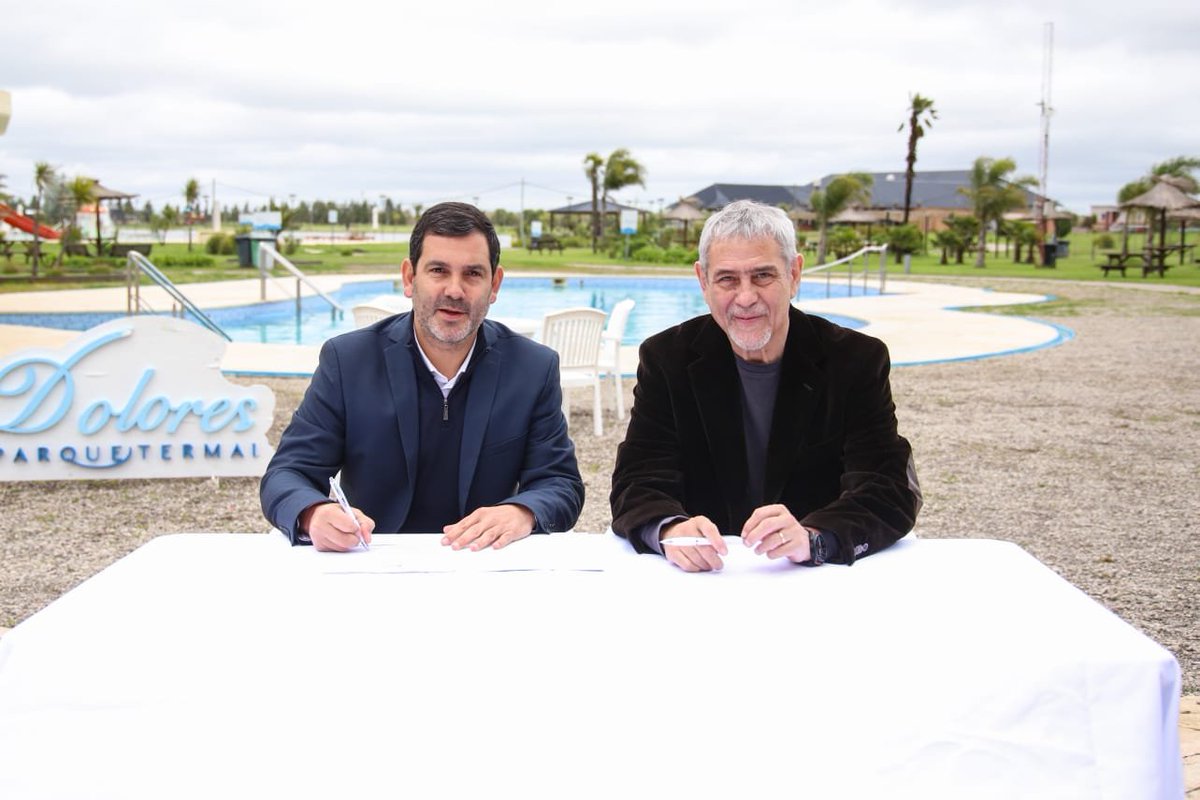 jorgeferraresi's tweet photo. EL TURISMO ES UN DERECHO, NO UN PRIVILEGIO

Junto al intendente Juan Pablo García recorrimos el Parque Termal de Dolores. 

La Provincia tiene una potencia turística enorme, y trabajar junto a los municipios para desarrollarla al máximo es una tarea permanente.

Desde hoy, los vecinos de Avellaneda van a poder visitar este parque con importantes descuentos para el grupo familiar.