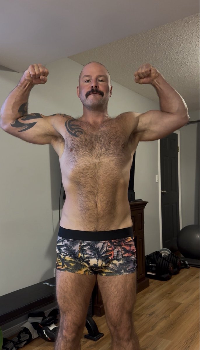 Muscbear81's tweet photo. Happy Friday! https://t.co/t48mUliSaC