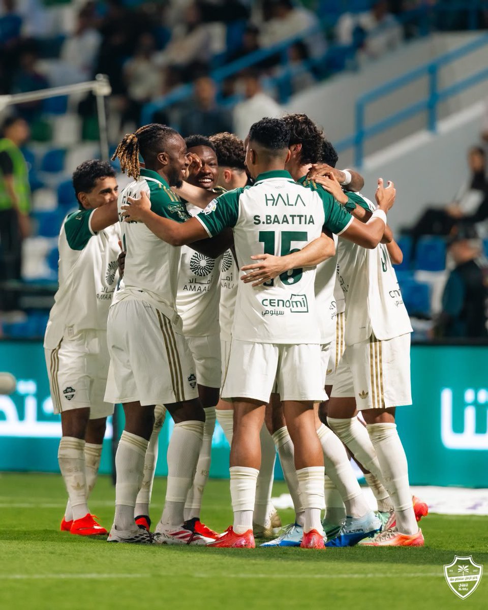 Ahmedalmusibh's tweet photo. عبر الزمان 
ومن زماااان ما شفت الاهلي بهذا الجمال ..
رباعية واداء فني راقي مع ضياع فتحاوي …!!
مبروك لعشاق النخبوي
وحظ اجمل للفتح ..!
#الفتح_الاهلي https://t.co/Nwf1r3NQiS
