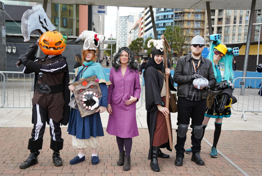 ValveCon's tweet photo. Just a few weeks to go until #MCMLondon! 

Our October meets tend to bring all the ghouls to the graveyard, are you joining in with the halloween spirit? https://t.co/lvjC57RGkU