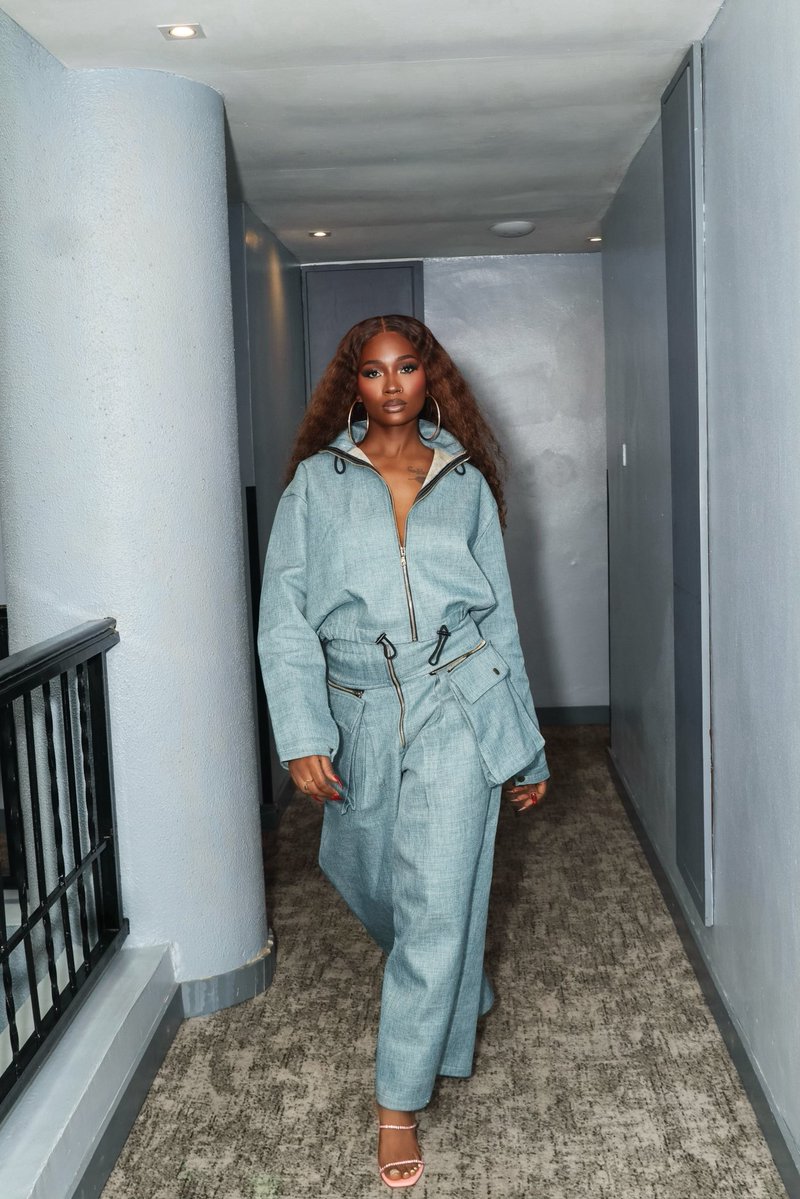 itisgoddessa's tweet photo. Never really had to do too much to show off, all I do is show up and the aura takes over! 👸🏽 
.
.
Styling: @princessdaprada 

#GoddessaOkechukwu https://t.co/ISSS3RTICg