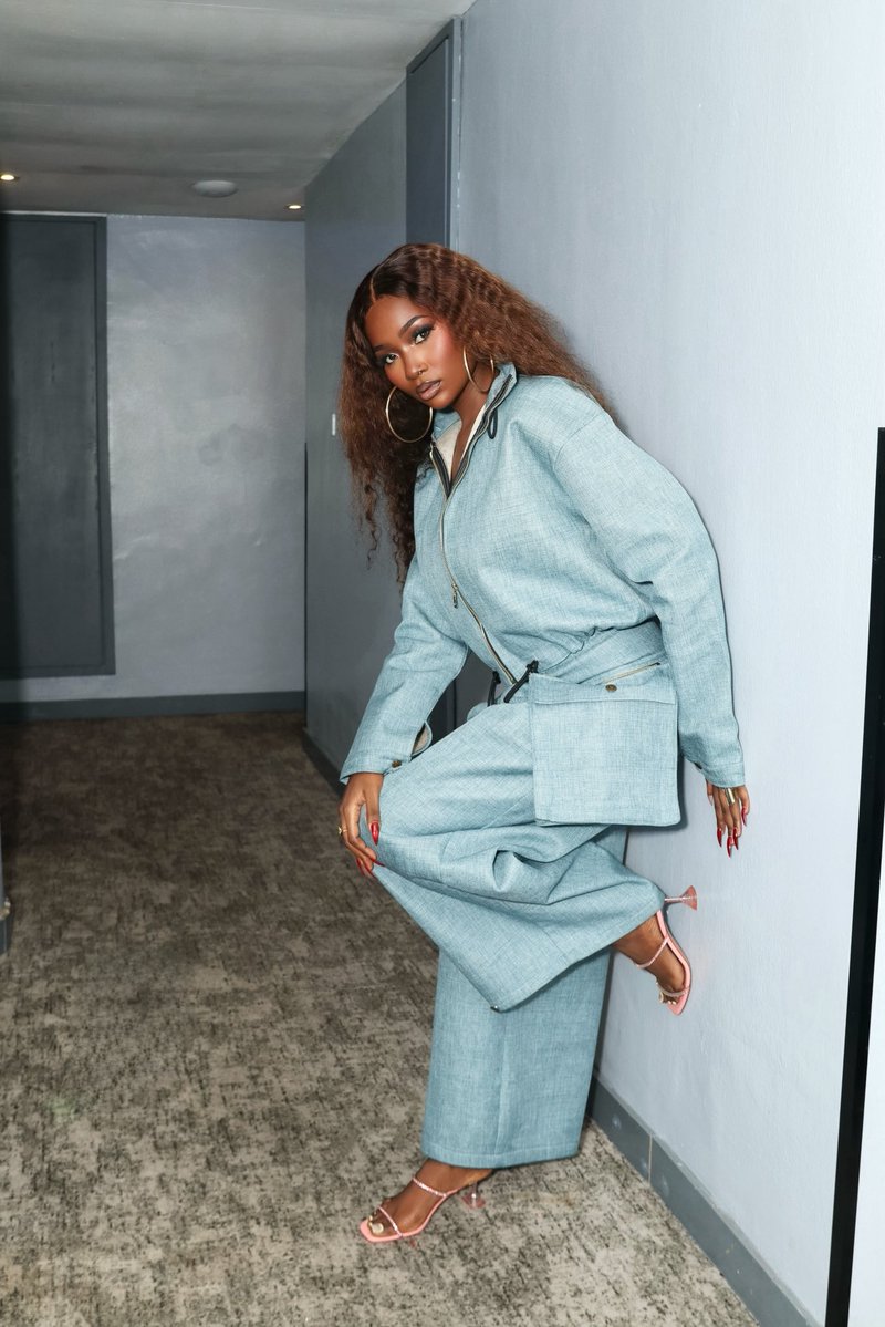 itisgoddessa's tweet photo. Never really had to do too much to show off, all I do is show up and the aura takes over! 👸🏽 
.
.
Styling: @princessdaprada 

#GoddessaOkechukwu https://t.co/ISSS3RTICg