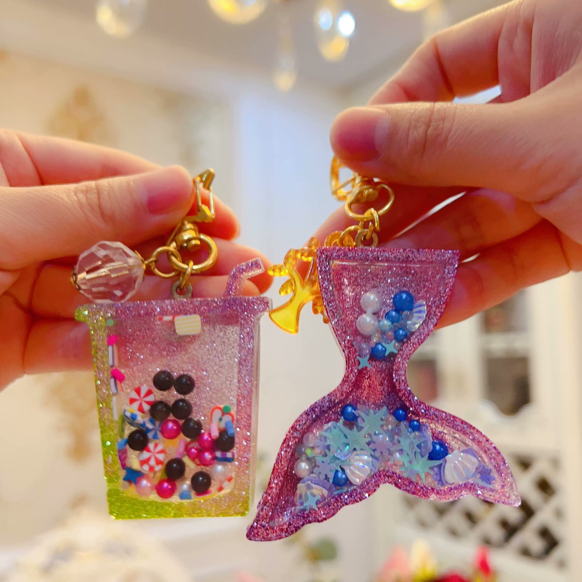 HossinShabu's tweet photo. [Today’s DIY craze: making super cute benzene-handmade accessories! Super fun and creative!] https://t.co/9yzc1L4bli