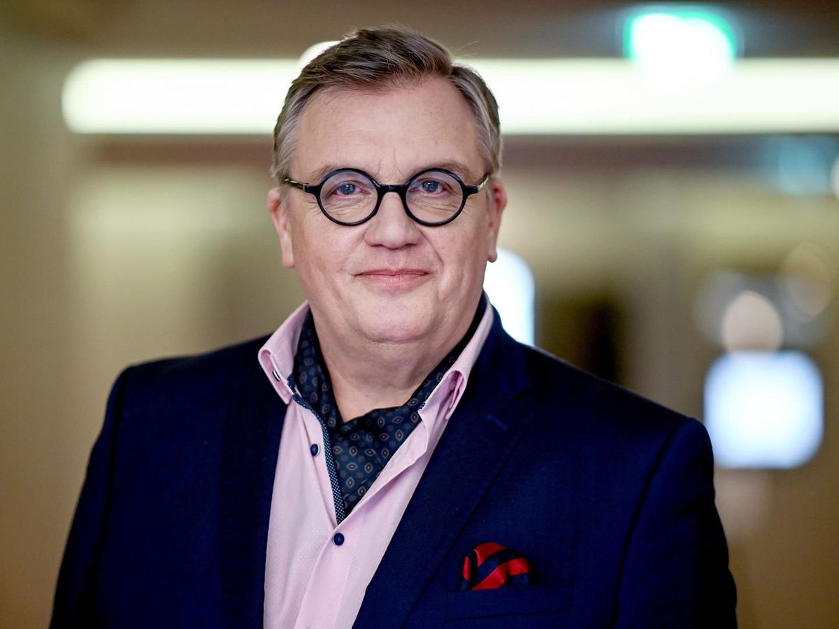 ZStadtfux's tweet photo. Hape Kerkeling ist meine Person des Jahres. Er lebt Zivilcourage vor. In einer Zeit der Eindunklung.

Ein Vorbild für alle Demokraten. https://t.co/h1jxQzWBKl