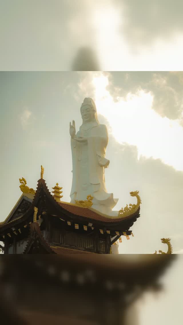 DarllyA1's tweet photo. Pagodas, incense, and not a tour group in sight. Hộ Quốc Temple feels different. https://t.co/MIYHvMnGc7